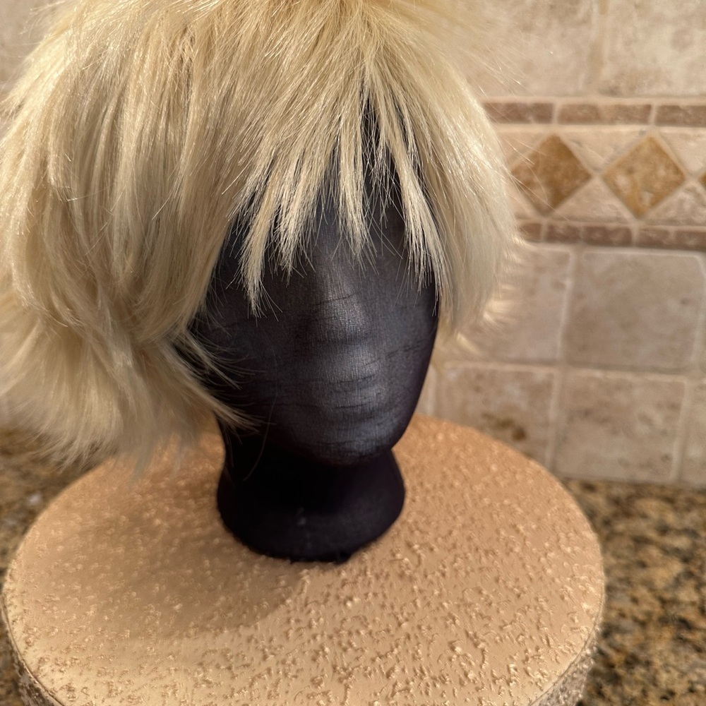COSPLAZA Short Spiky Blond Cosplay Wig – Heat-Resistant, Anime Style